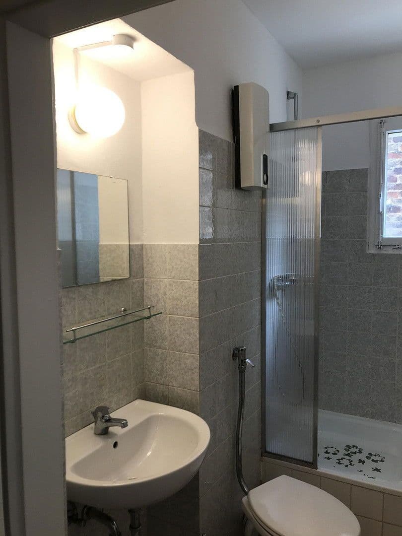 Pronájem bytu 2+1 55 m², Bonner Str. 000, Bonn - Bad Godesberg, Severní Porýní-Vestfálsko Pronájem bytu 2+1 55 m², Bonner Str. 000, Bonn - Bad Godesberg, Severní Porýní-Vestfálsko