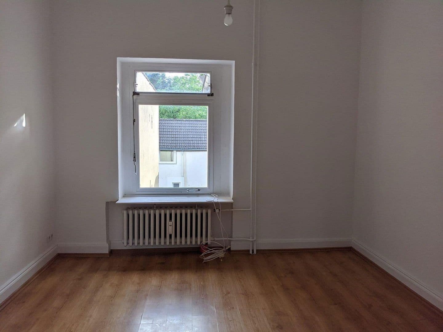 Pronájem bytu 2+1 55 m², Bonner Str. 000, Bonn - Bad Godesberg, Severní Porýní-Vestfálsko Pronájem bytu 2+1 55 m², Bonner Str. 000, Bonn - Bad Godesberg, Severní Porýní-Vestfálsko