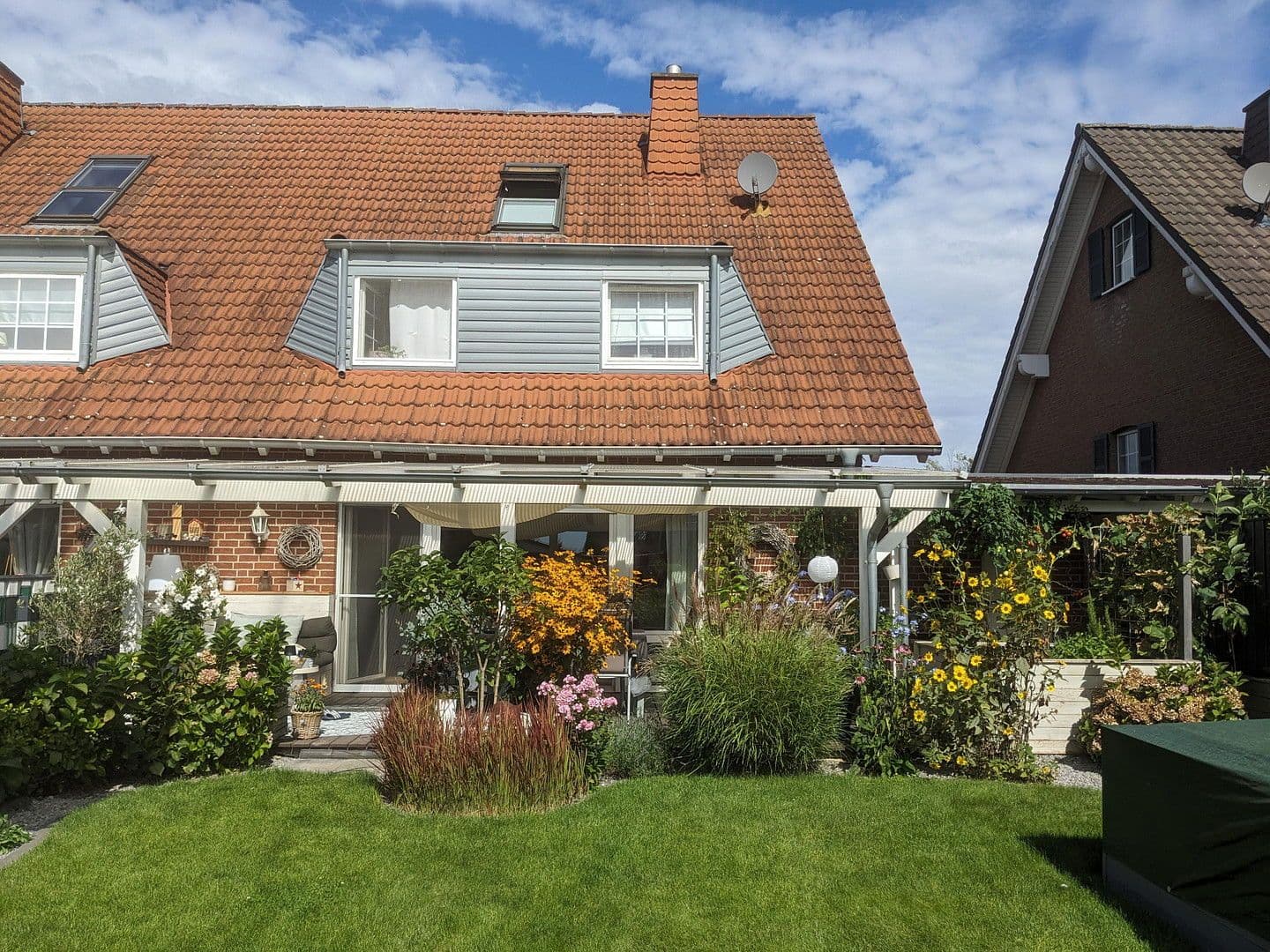 Pronájem domu 151 m², pozemek 344 m², Erftstadt, Severní Porýní-Vestfálsko Pronájem domu 151 m², pozemek 344 m², Erftstadt, Severní Porýní-Vestfálsko