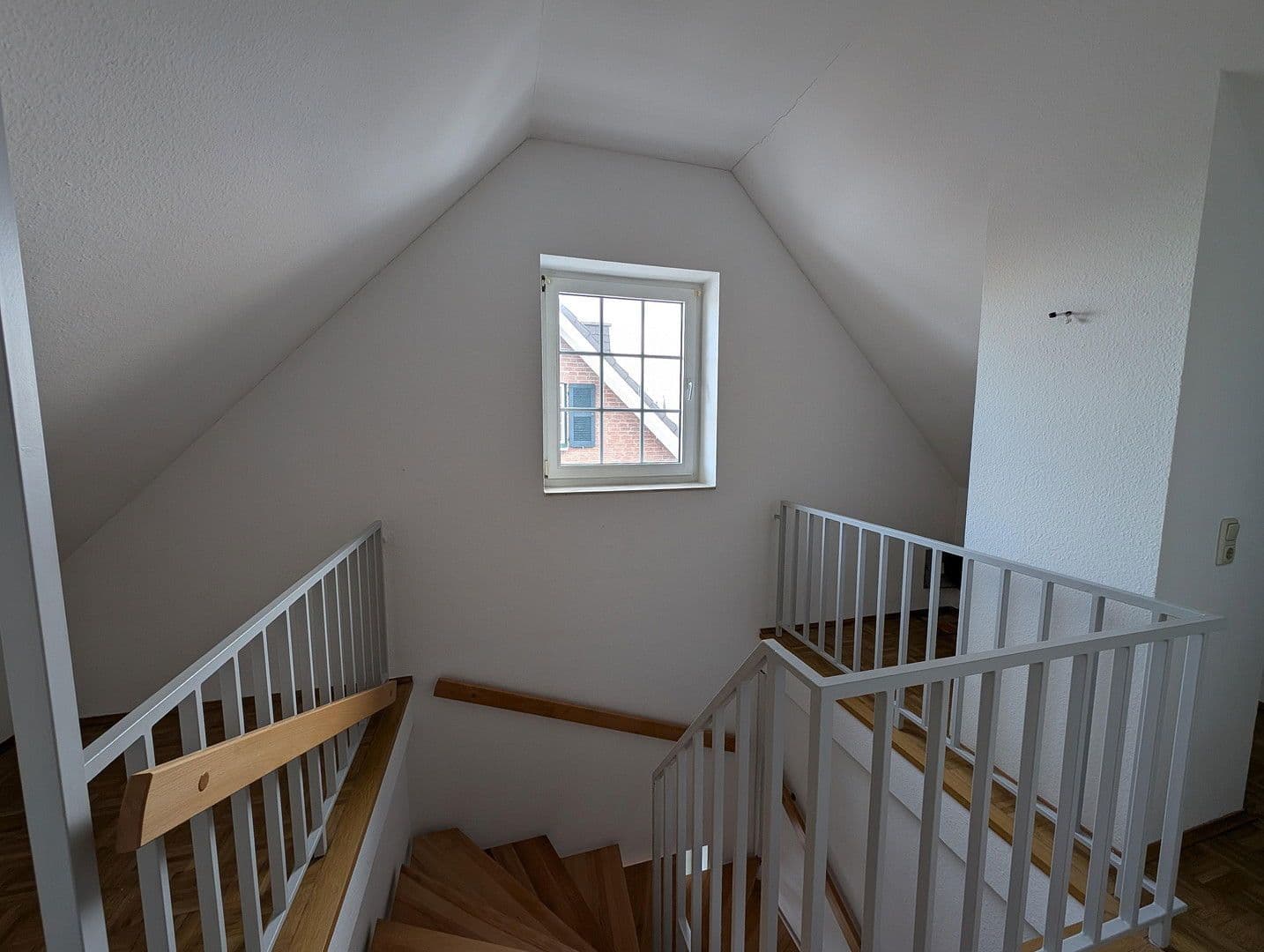 Pronájem domu 151 m², pozemek 344 m², Erftstadt, Severní Porýní-Vestfálsko Pronájem domu 151 m², pozemek 344 m², Erftstadt, Severní Porýní-Vestfálsko