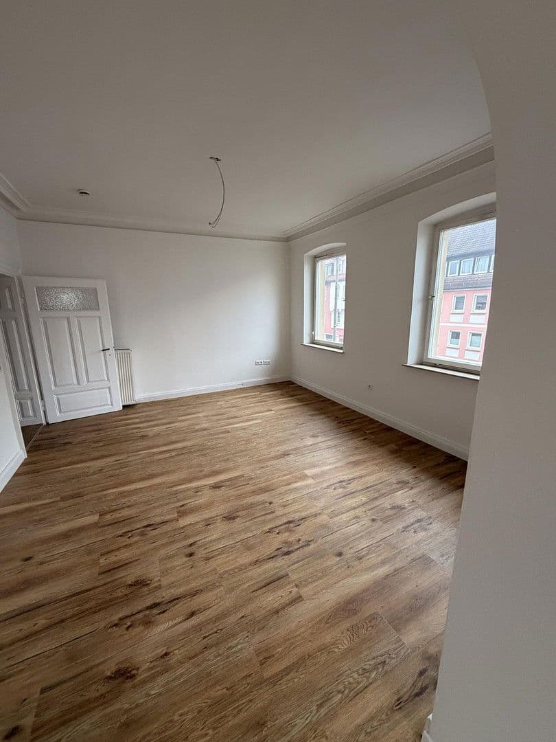 Pronájem bytu 5+1 138 m², Bahnhofstraße 18, Neustadt an der Aisch, Bavorsko Pronájem bytu 5+1 138 m², Bahnhofstraße 18, Neustadt an der Aisch, Bavorsko