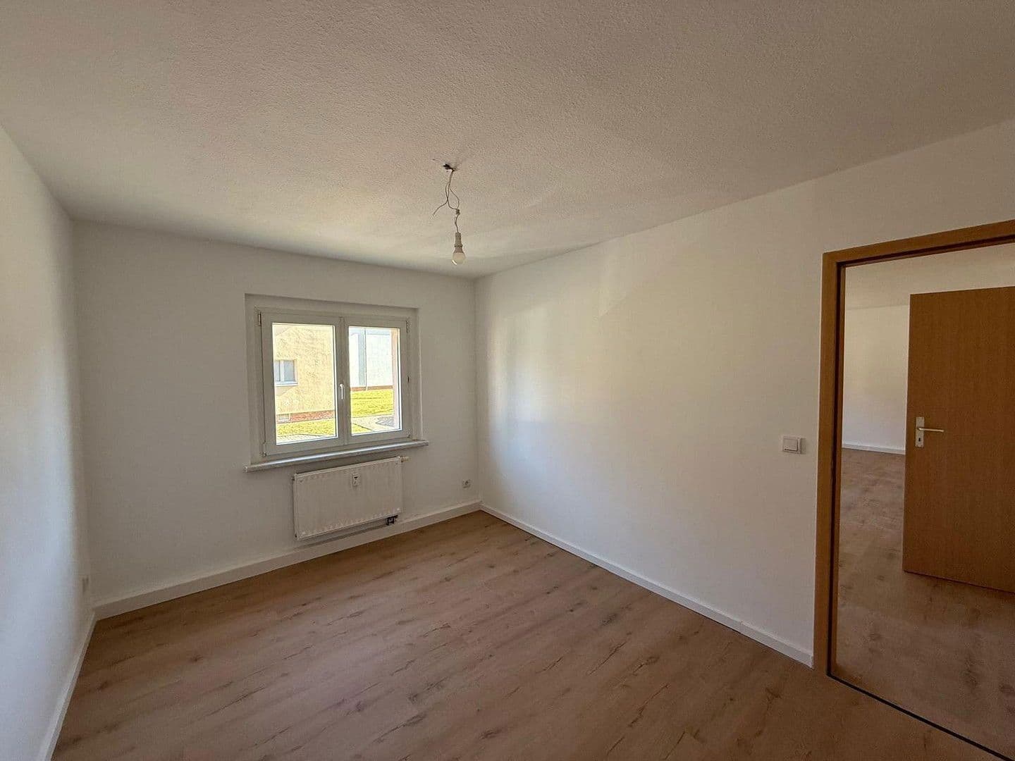 Pronájem bytu 3+1 66 m², Uhlandstraße 1, Zwenkau, Sasko Pronájem bytu 3+1 66 m², Uhlandstraße 1, Zwenkau, Sasko