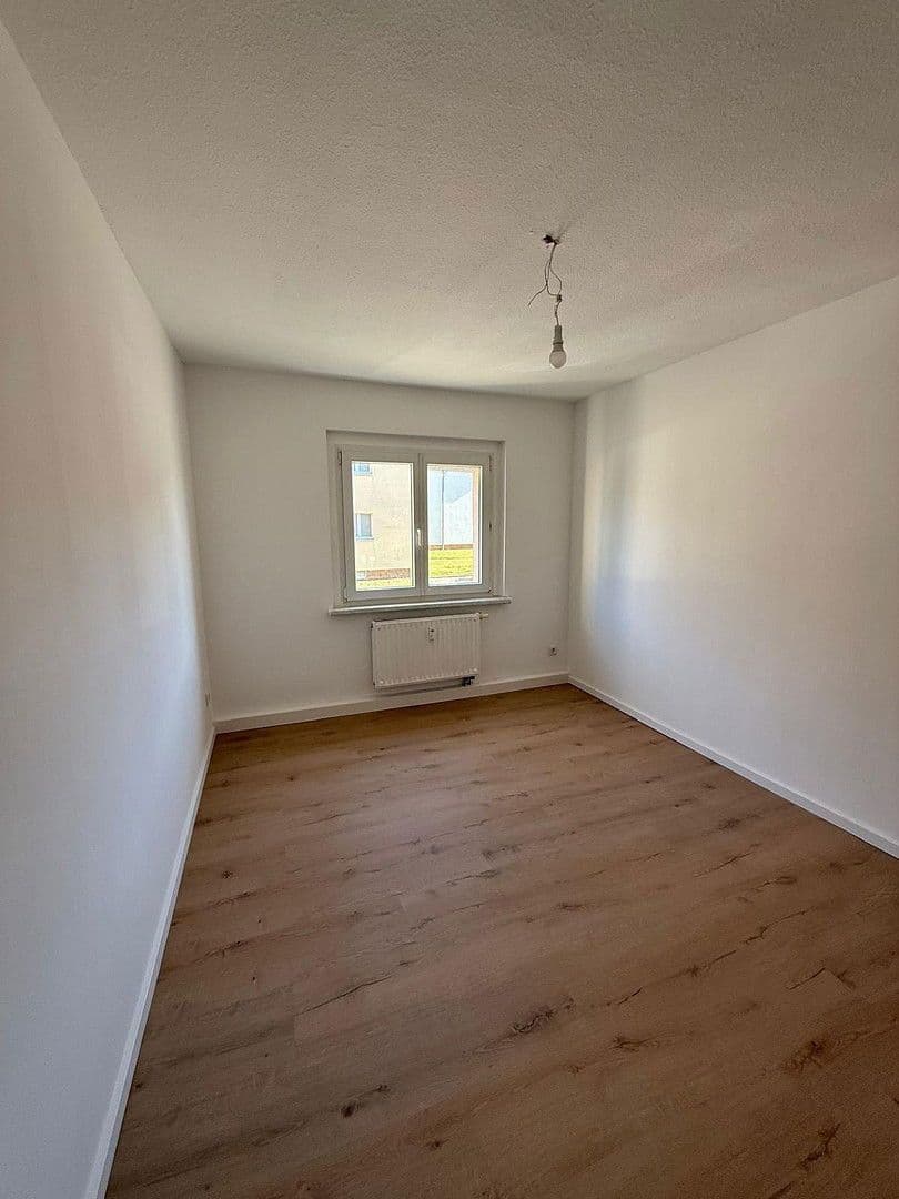Pronájem bytu 3+1 66 m², Uhlandstraße 1, Zwenkau, Sasko Pronájem bytu 3+1 66 m², Uhlandstraße 1, Zwenkau, Sasko