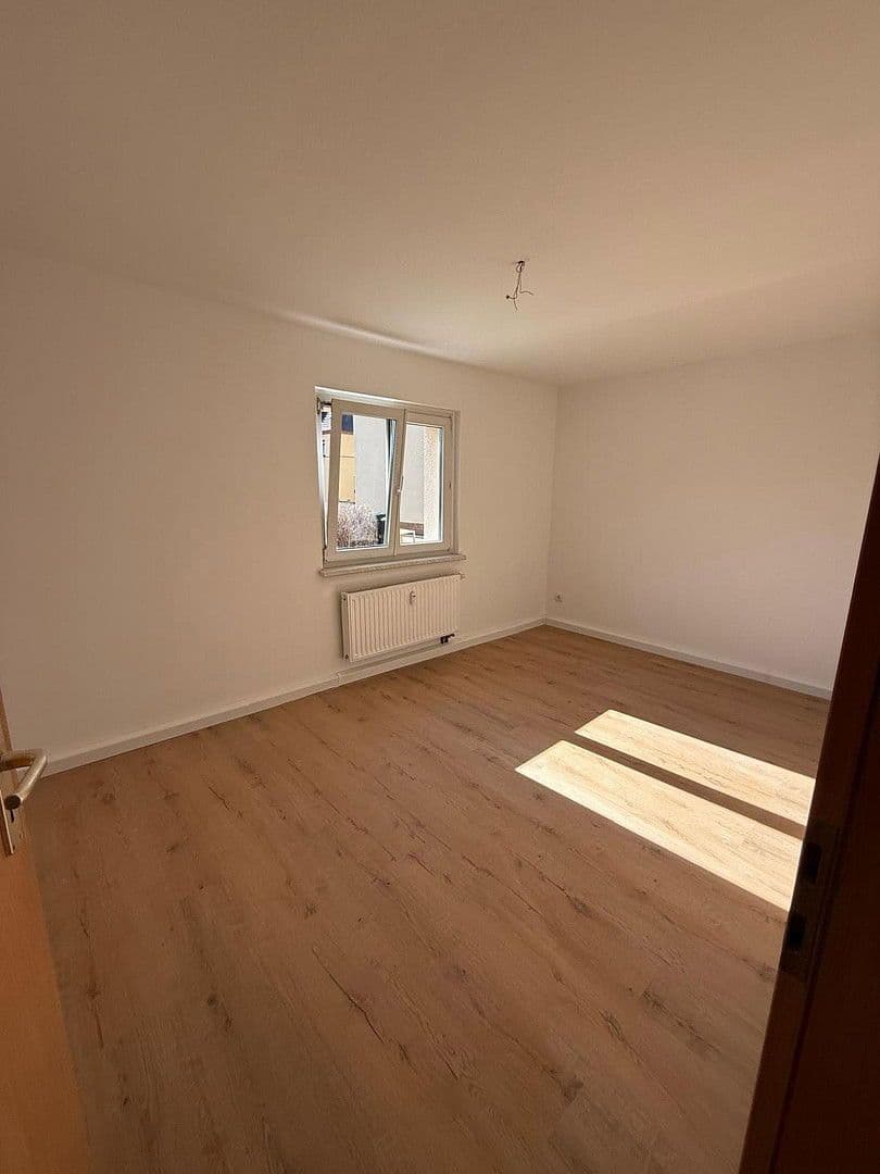 Pronájem bytu 3+1 66 m², Uhlandstraße 1, Zwenkau, Sasko Pronájem bytu 3+1 66 m², Uhlandstraße 1, Zwenkau, Sasko