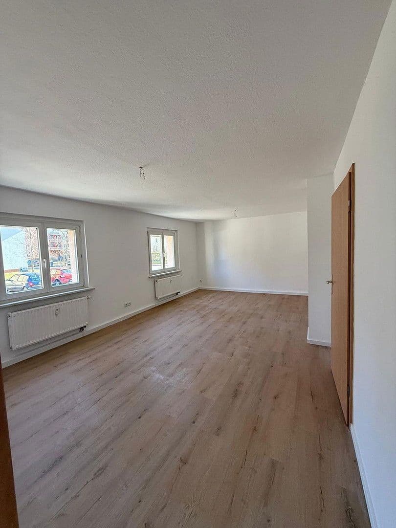 Pronájem bytu 3+1 66 m², Uhlandstraße 1, Zwenkau, Sasko Pronájem bytu 3+1 66 m², Uhlandstraße 1, Zwenkau, Sasko