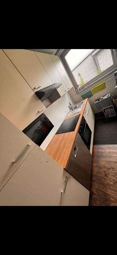 Prodej nebytového prostoru 1.500 m², Estenfeld, Bavorsko Prodej nebytového prostoru 1.500 m², Estenfeld, Bavorsko