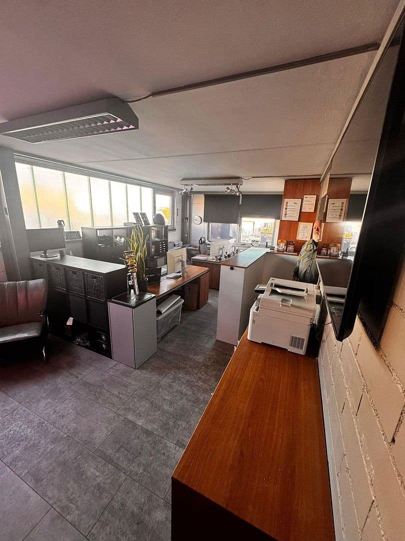 Prodej nebytového prostoru 1.500 m², Estenfeld, Bavorsko Prodej nebytového prostoru 1.500 m², Estenfeld, Bavorsko