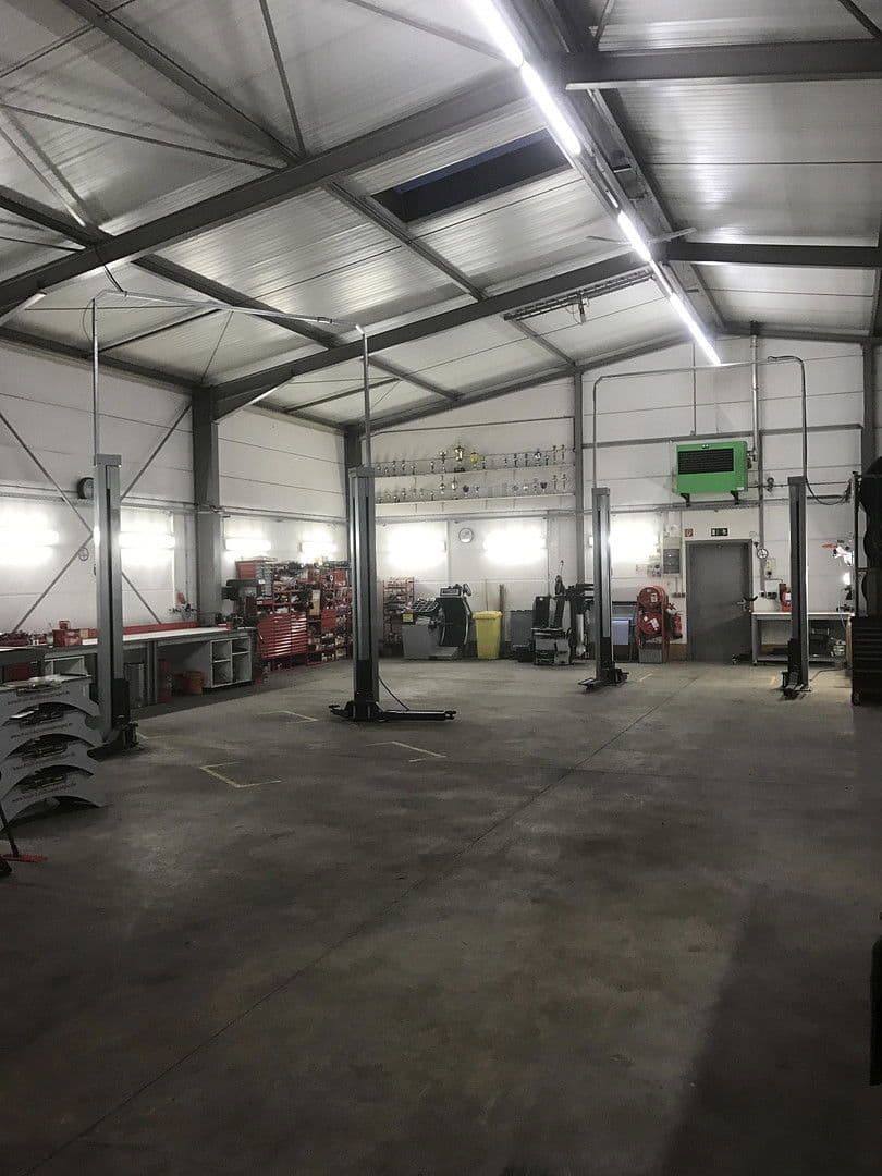 Prodej nebytového prostoru 1.500 m², Estenfeld, Bavorsko Prodej nebytového prostoru 1.500 m², Estenfeld, Bavorsko