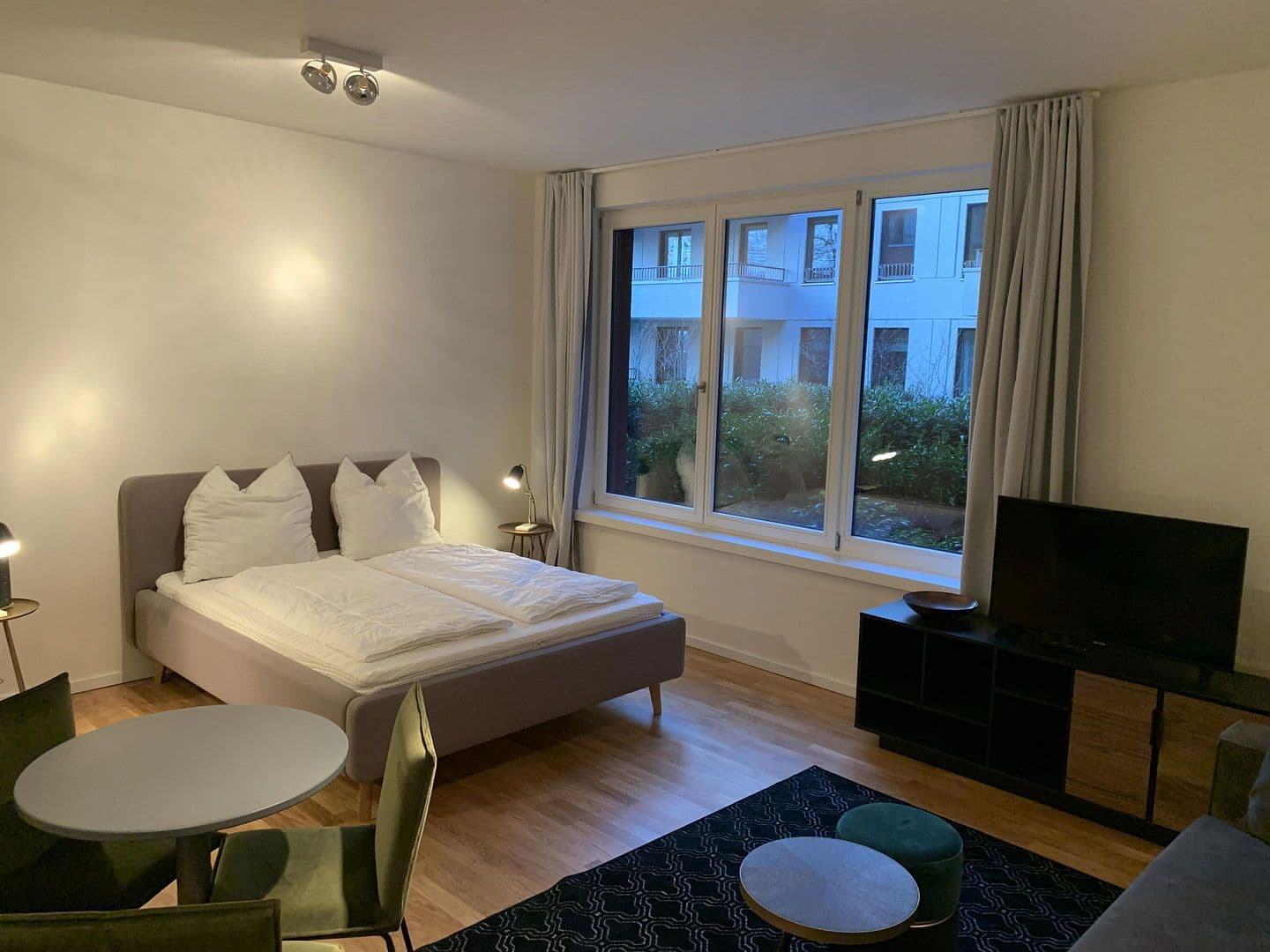 Pronájem bytu 1+1 41 m², Genthiner Str. 46, Berlin, Berlín Pronájem bytu 1+1 41 m², Genthiner Str. 46, Berlin, Berlín