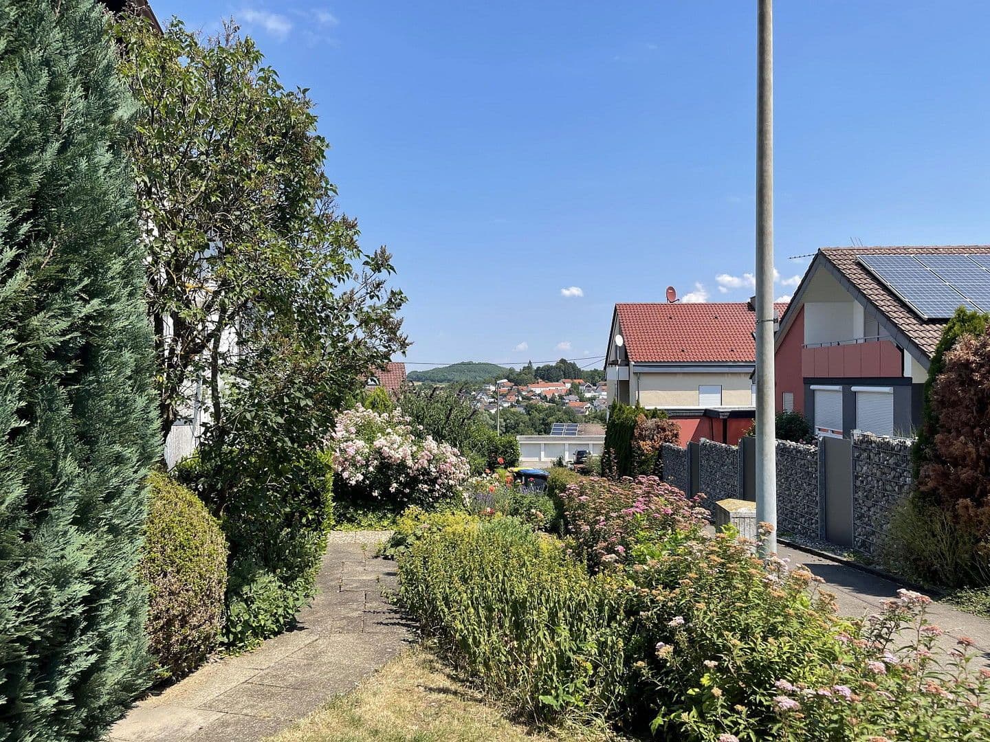 Prodej domu 92 m², pozemek 471 m², Silberdistelweg 18, Reutlingen, Bádensko-Württembersko Prodej domu 92 m², pozemek 471 m², Silberdistelweg 18, Reutlingen, Bádensko-Württembersko