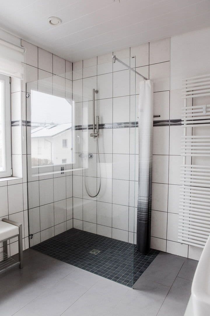 Prodej domu 153 m², pozemek 411 m², Doktor-Georg-Hacker-Straße 3, Kirchseeon, Bavorsko Prodej domu 153 m², pozemek 411 m², Doktor-Georg-Hacker-Straße 3, Kirchseeon, Bavorsko