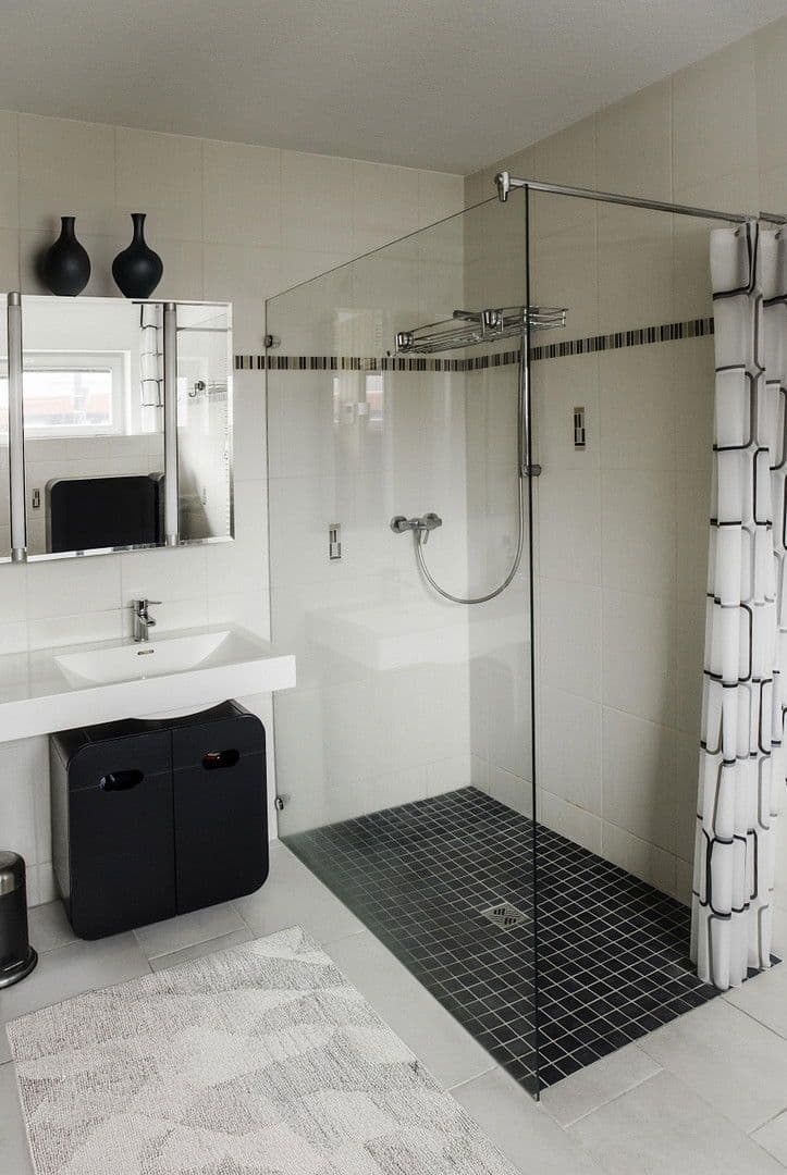 Prodej domu 153 m², pozemek 411 m², Doktor-Georg-Hacker-Straße 3, Kirchseeon, Bavorsko Prodej domu 153 m², pozemek 411 m², Doktor-Georg-Hacker-Straße 3, Kirchseeon, Bavorsko