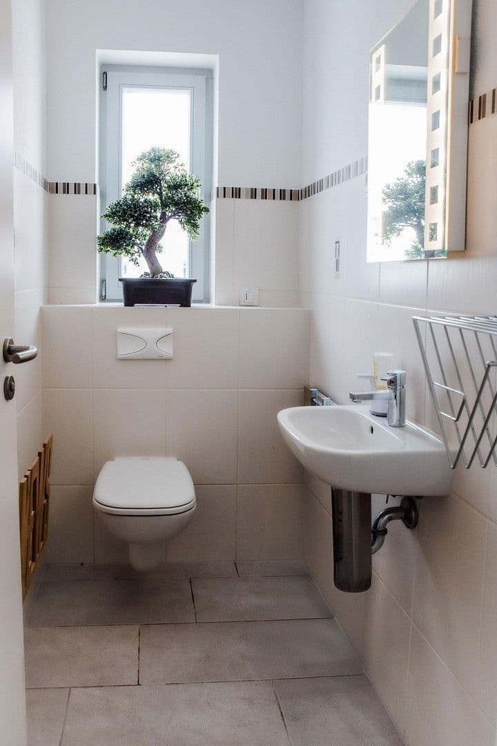 Prodej domu 153 m², pozemek 411 m², Doktor-Georg-Hacker-Straße 3, Kirchseeon, Bavorsko Prodej domu 153 m², pozemek 411 m², Doktor-Georg-Hacker-Straße 3, Kirchseeon, Bavorsko