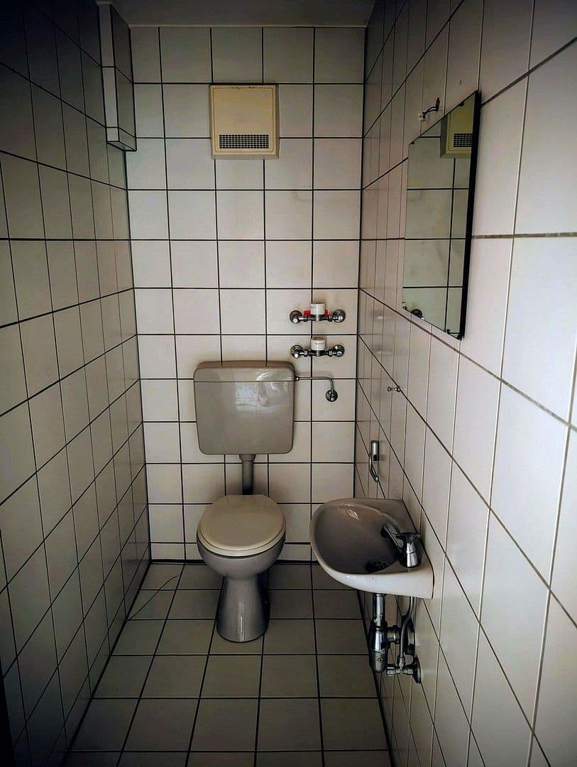 Pronájem bytu 2+1 64 m², Nürtingen, Bádensko-Württembersko Pronájem bytu 2+1 64 m², Nürtingen, Bádensko-Württembersko