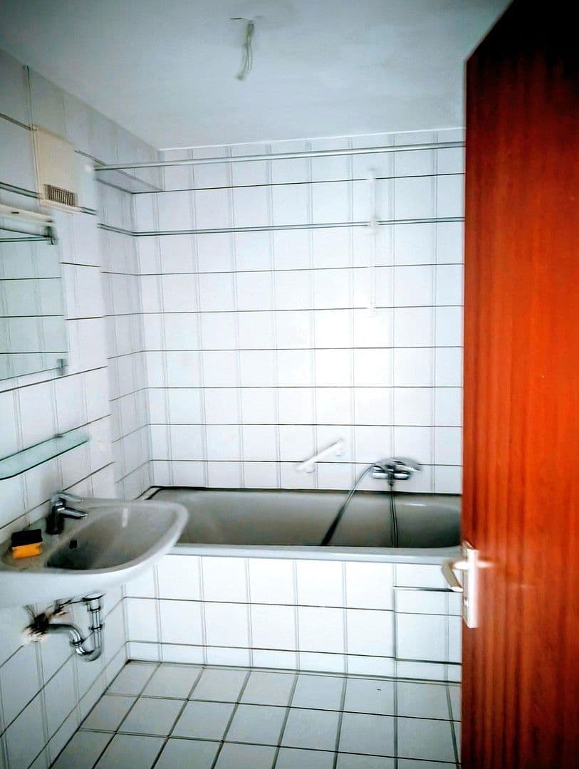 Pronájem bytu 2+1 64 m², Nürtingen, Bádensko-Württembersko Pronájem bytu 2+1 64 m², Nürtingen, Bádensko-Württembersko