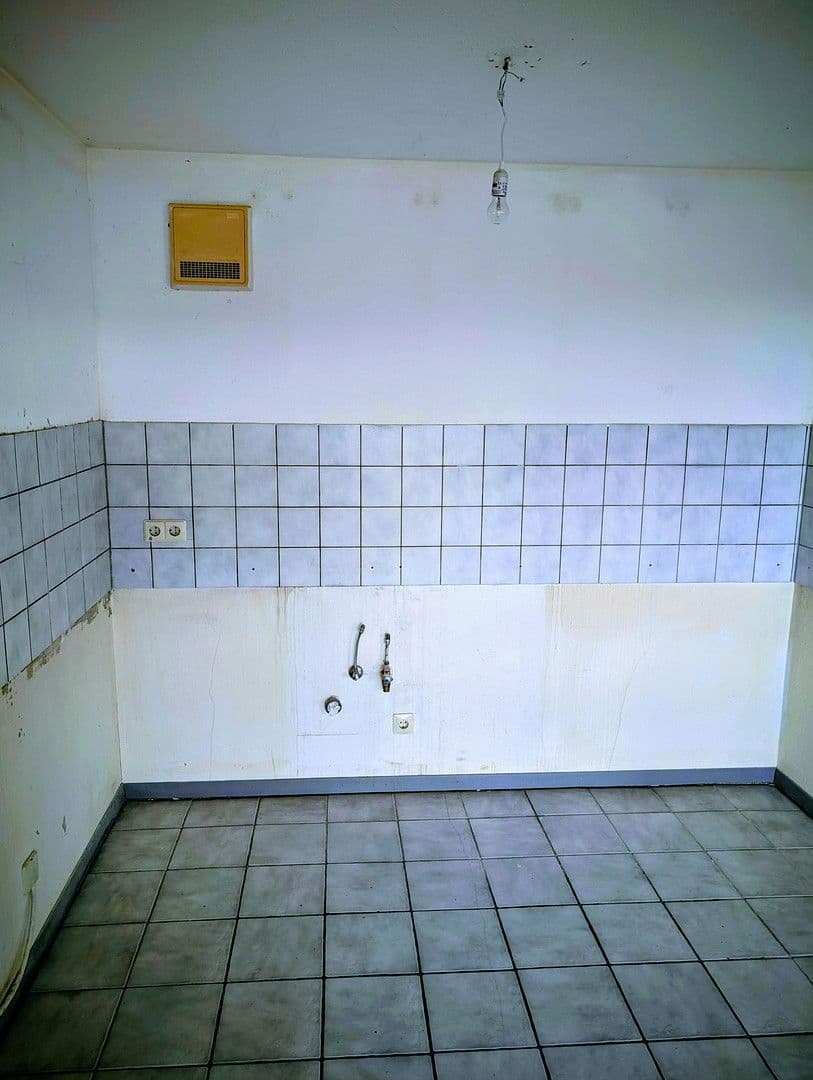 Pronájem bytu 2+1 64 m², Nürtingen, Bádensko-Württembersko Pronájem bytu 2+1 64 m², Nürtingen, Bádensko-Württembersko