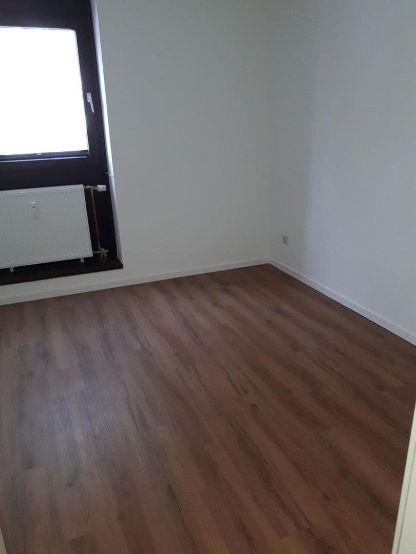 Pronájem bytu 3+1 81 m², Brahmsstr.18a, Lübeck, Šlesvicko-Holštýnsko Pronájem bytu 3+1 81 m², Brahmsstr.18a, Lübeck, Šlesvicko-Holštýnsko