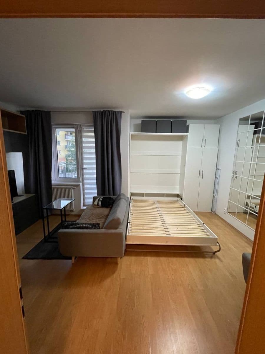 Pronájem bytu 1+kk 31 m², V Honech, Klecany, Středočeský kraj Pronájem bytu 1+kk 31 m², V Honech, Klecany, Středočeský kraj