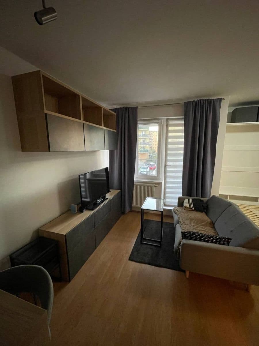 Pronájem bytu 1+kk 31 m², V Honech, Klecany, Středočeský kraj Pronájem bytu 1+kk 31 m², V Honech, Klecany, Středočeský kraj