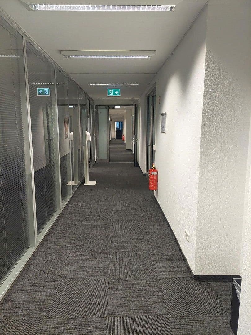 Pronájem kanceláře 549 m², Gladbecker Straße 5-7, Düsseldorf, Severní Porýní-Vestfálsko Pronájem kanceláře 549 m², Gladbecker Straße 5-7, Düsseldorf, Severní Porýní-Vestfálsko