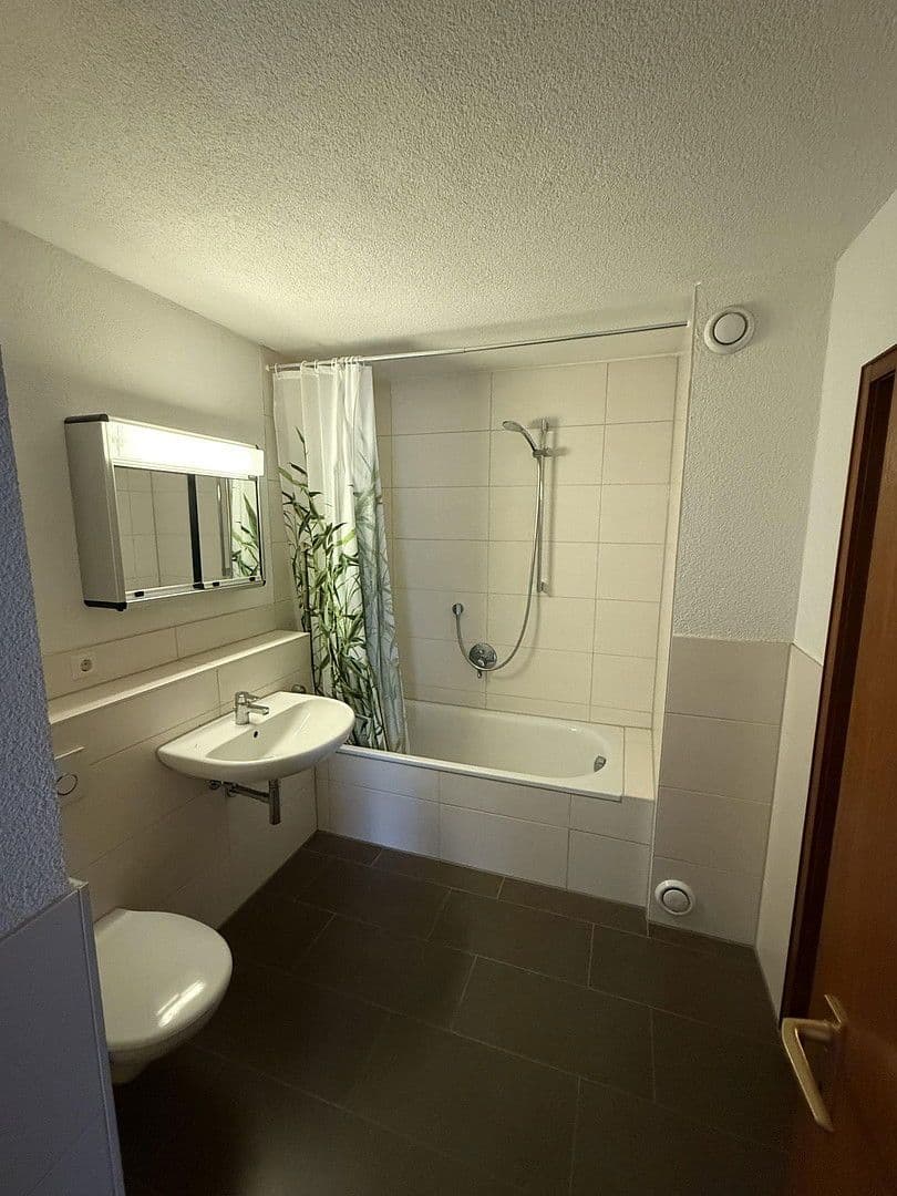 Prodej domu 140 m², pozemek 420 m², Lörrach, Bádensko-Württembersko Prodej domu 140 m², pozemek 420 m², Lörrach, Bádensko-Württembersko