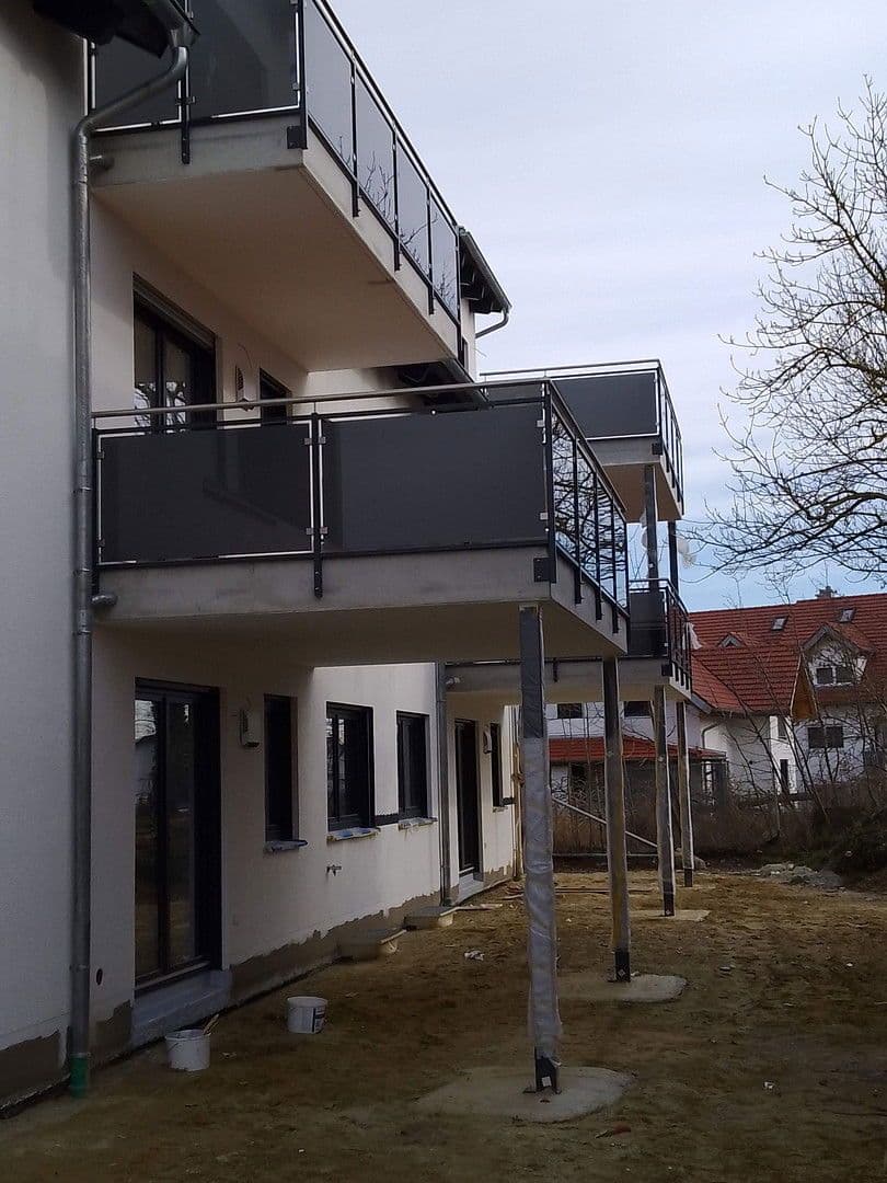 Pronájem bytu 2+1 62 m², Buchhausener Str. 9, Schierling, Bavorsko Pronájem bytu 2+1 62 m², Buchhausener Str. 9, Schierling, Bavorsko