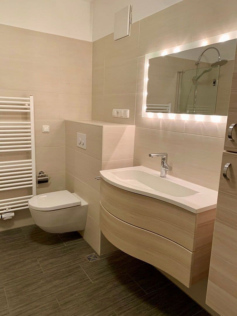 Pronájem bytu 4+1 96 m², Hardegsen, Dolní Sasko Pronájem bytu 4+1 96 m², Hardegsen, Dolní Sasko