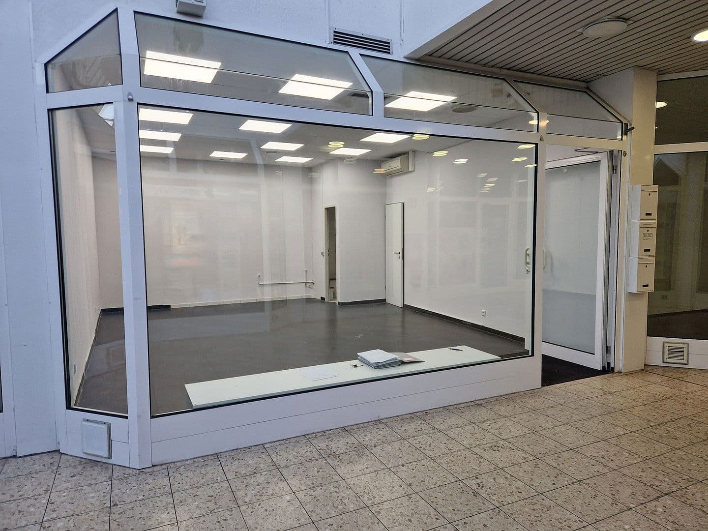 Pronájem nebytového prostoru 37 m², Bahnstrasse 28-30, Erkrath, Severní Porýní-Vestfálsko Pronájem nebytového prostoru 37 m², Bahnstrasse 28-30, Erkrath, Severní Porýní-Vestfálsko