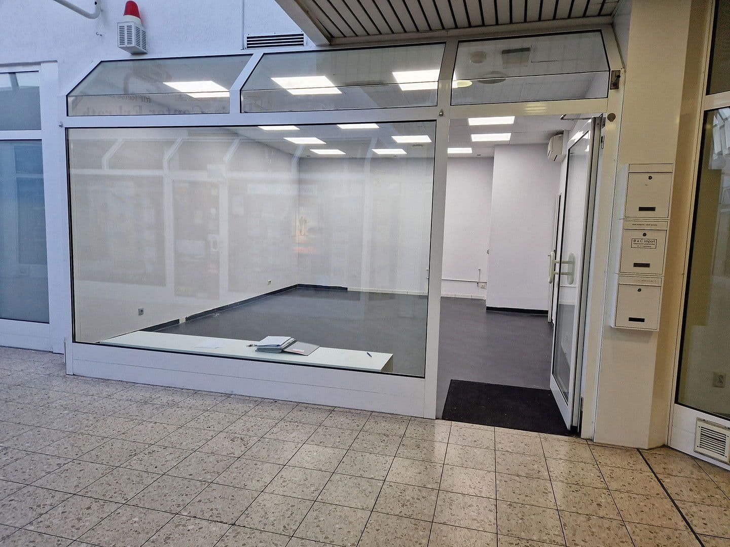 Pronájem nebytového prostoru 37 m², Bahnstrasse 28-30, Erkrath, Severní Porýní-Vestfálsko Pronájem nebytového prostoru 37 m², Bahnstrasse 28-30, Erkrath, Severní Porýní-Vestfálsko