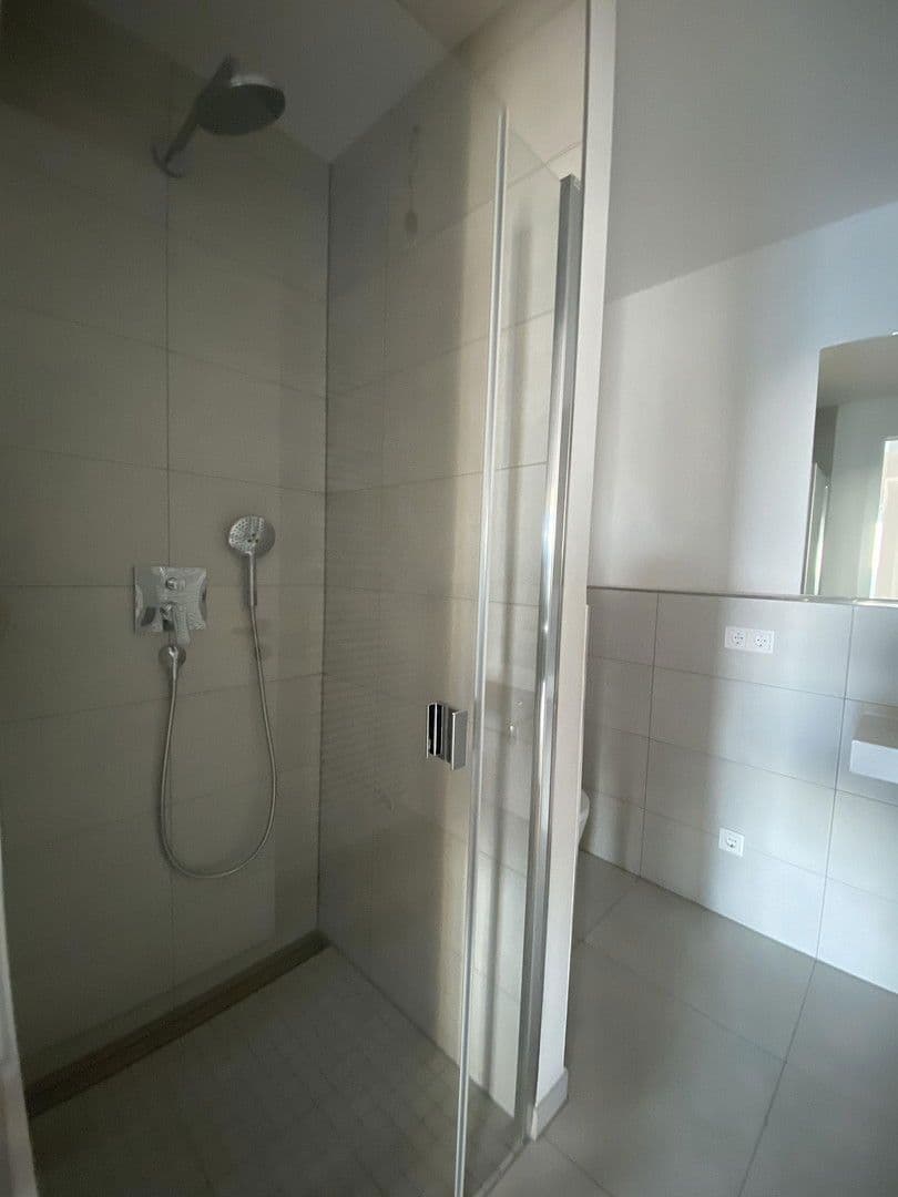 Pronájem bytu 4+1 110 m², Europa-Allee 2, Frankfurt am Main, Hessen Pronájem bytu 4+1 110 m², Europa-Allee 2, Frankfurt am Main, Hessen