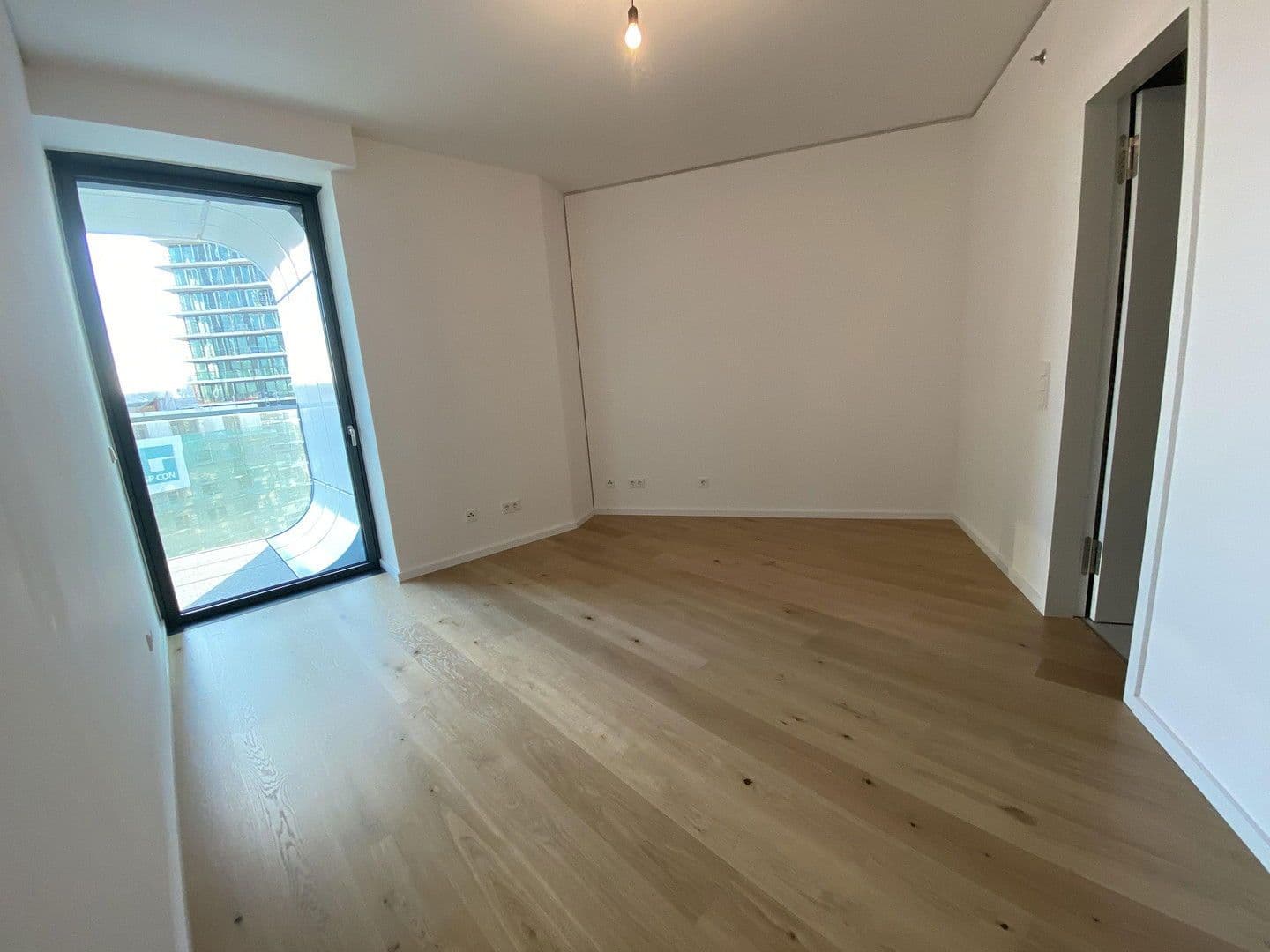 Pronájem bytu 4+1 110 m², Europa-Allee 2, Frankfurt am Main, Hessen Pronájem bytu 4+1 110 m², Europa-Allee 2, Frankfurt am Main, Hessen