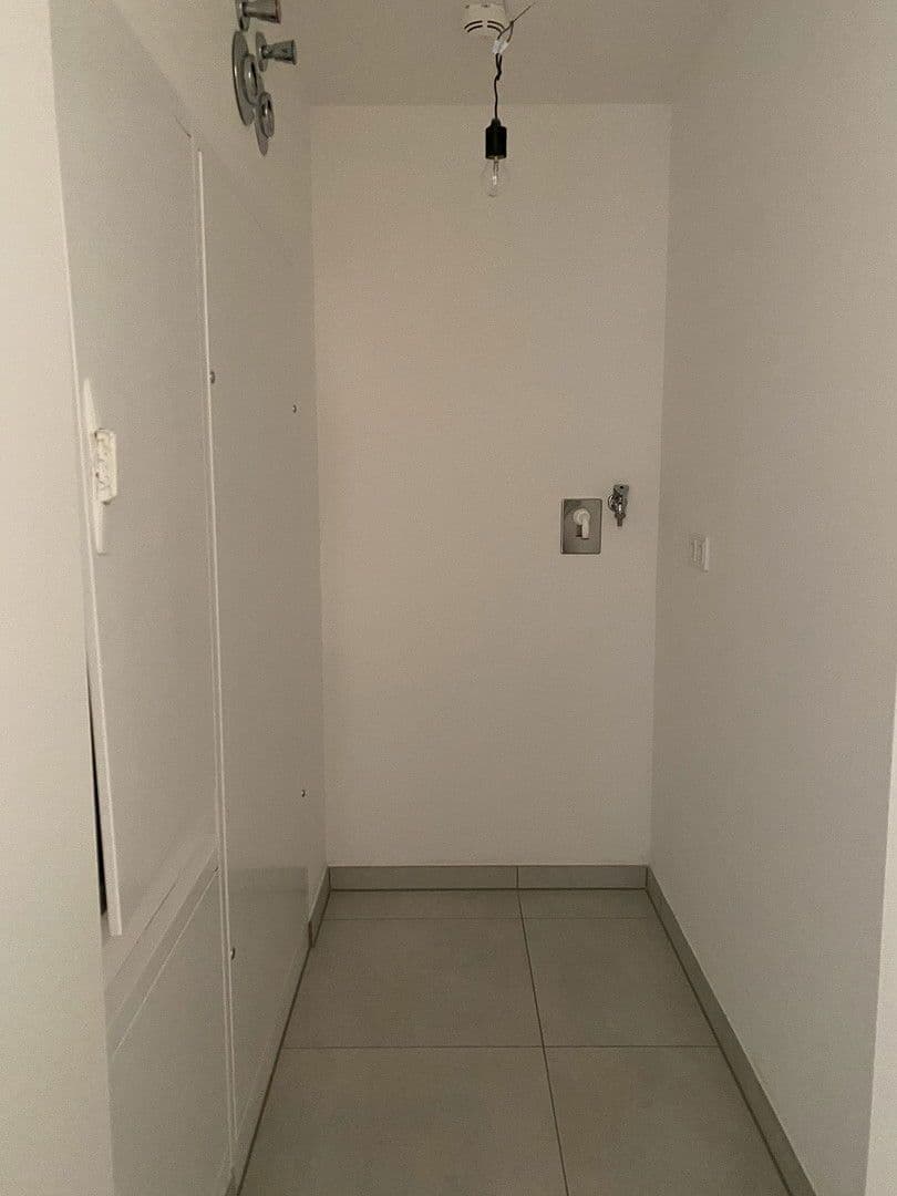 Pronájem bytu 4+1 110 m², Europa-Allee 2, Frankfurt am Main, Hessen Pronájem bytu 4+1 110 m², Europa-Allee 2, Frankfurt am Main, Hessen