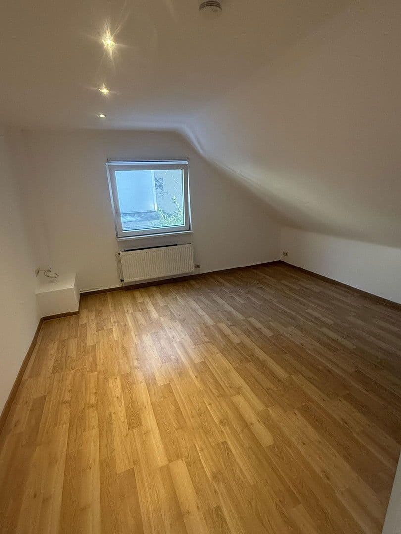 Pronájem domu 180 m², pozemek 500 m², Kapellenstraße 12a, Hannover, Dolní Sasko Pronájem domu 180 m², pozemek 500 m², Kapellenstraße 12a, Hannover, Dolní Sasko