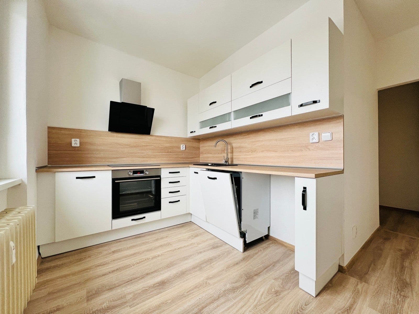 Pronájem bytu 3+1 60 m², Dlouhá třída, Havířov, Moravskoslezský kraj Pronájem bytu 3+1 60 m², Dlouhá třída, Havířov, Moravskoslezský kraj