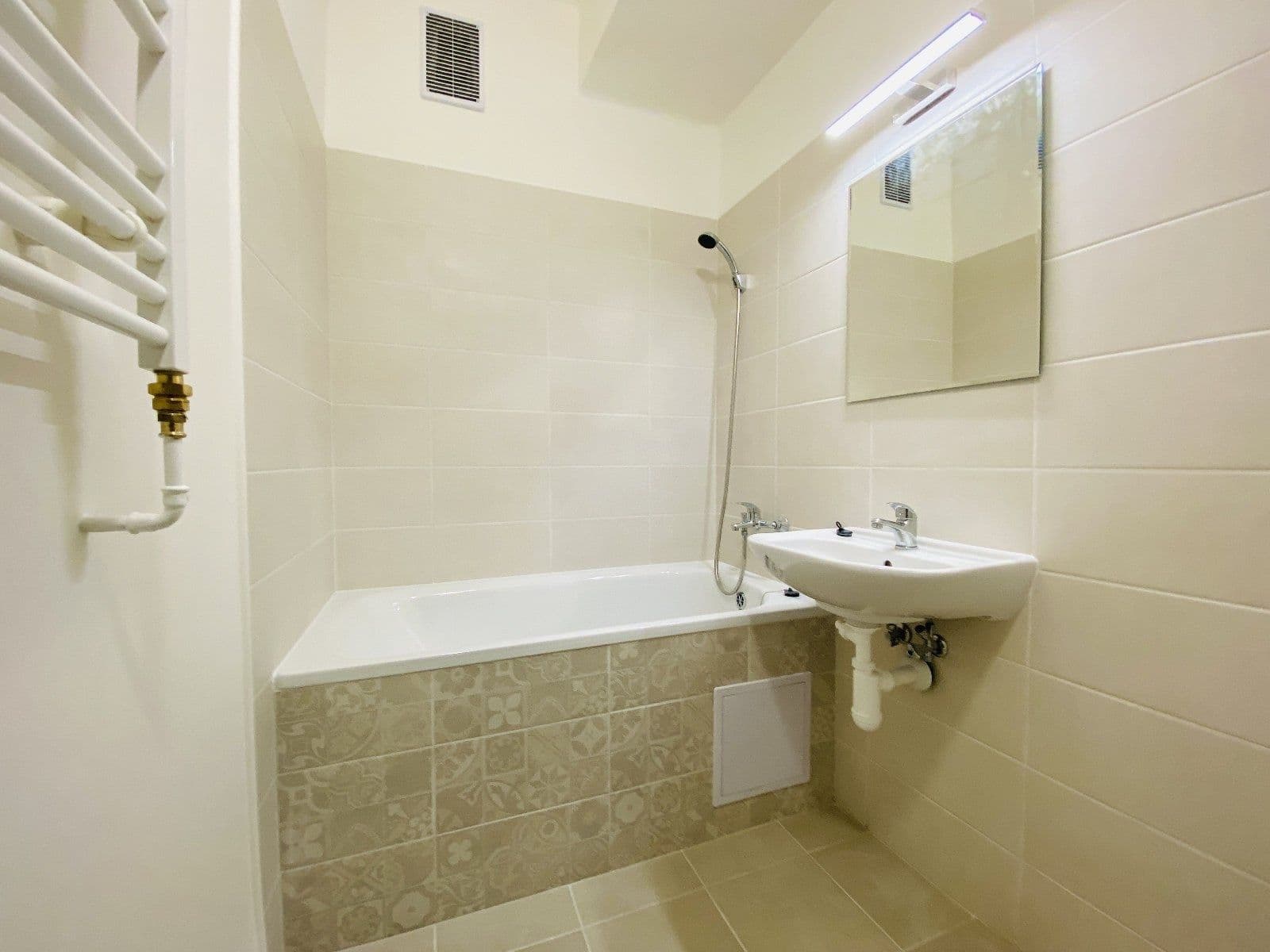 Pronájem bytu 3+1 60 m², Dlouhá třída, Havířov, Moravskoslezský kraj Pronájem bytu 3+1 60 m², Dlouhá třída, Havířov, Moravskoslezský kraj