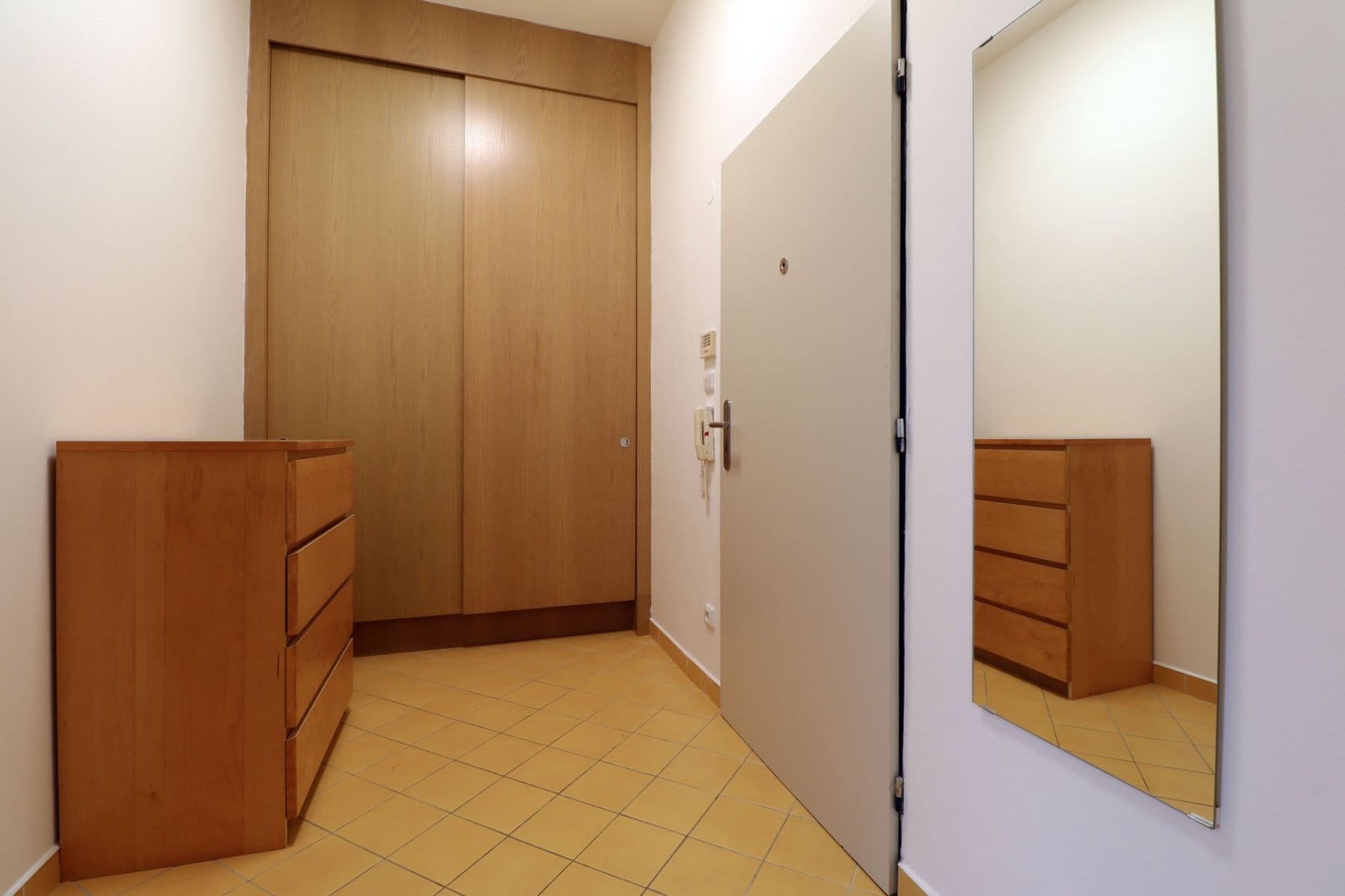 Pronájem bytu 1+kk 34 m², Českomoravská, Praha, Praha Pronájem bytu 1+kk 34 m², Českomoravská, Praha, Praha