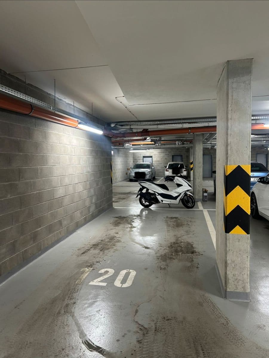 Pronájem garáže 18 m², Knovízská, Praha, Praha Pronájem garáže 18 m², Knovízská, Praha, Praha