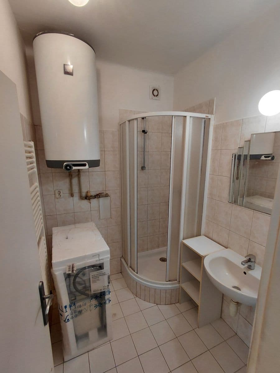 Pronájem bytu 2+kk 40 m², Nová Čtvrť, Kněževes, Středočeský kraj Pronájem bytu 2+kk 40 m², Nová Čtvrť, Kněževes, Středočeský kraj