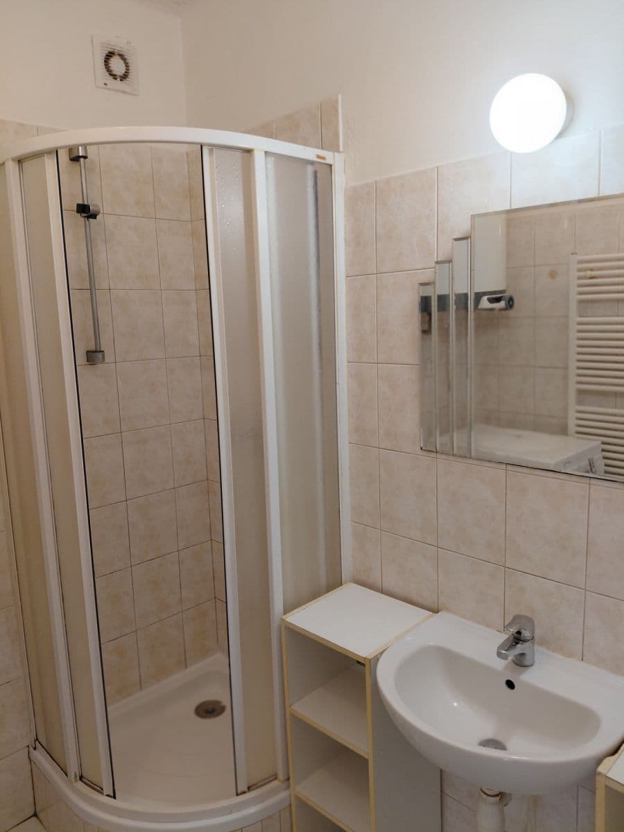 Pronájem bytu 2+kk 40 m², Nová Čtvrť, Kněževes, Středočeský kraj Pronájem bytu 2+kk 40 m², Nová Čtvrť, Kněževes, Středočeský kraj