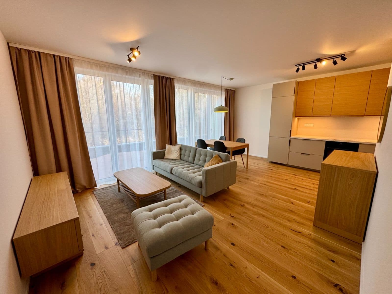 Pronájem bytu 2+kk 110 m², U Komína, Praha, Praha Pronájem bytu 2+kk 110 m², U Komína, Praha, Praha