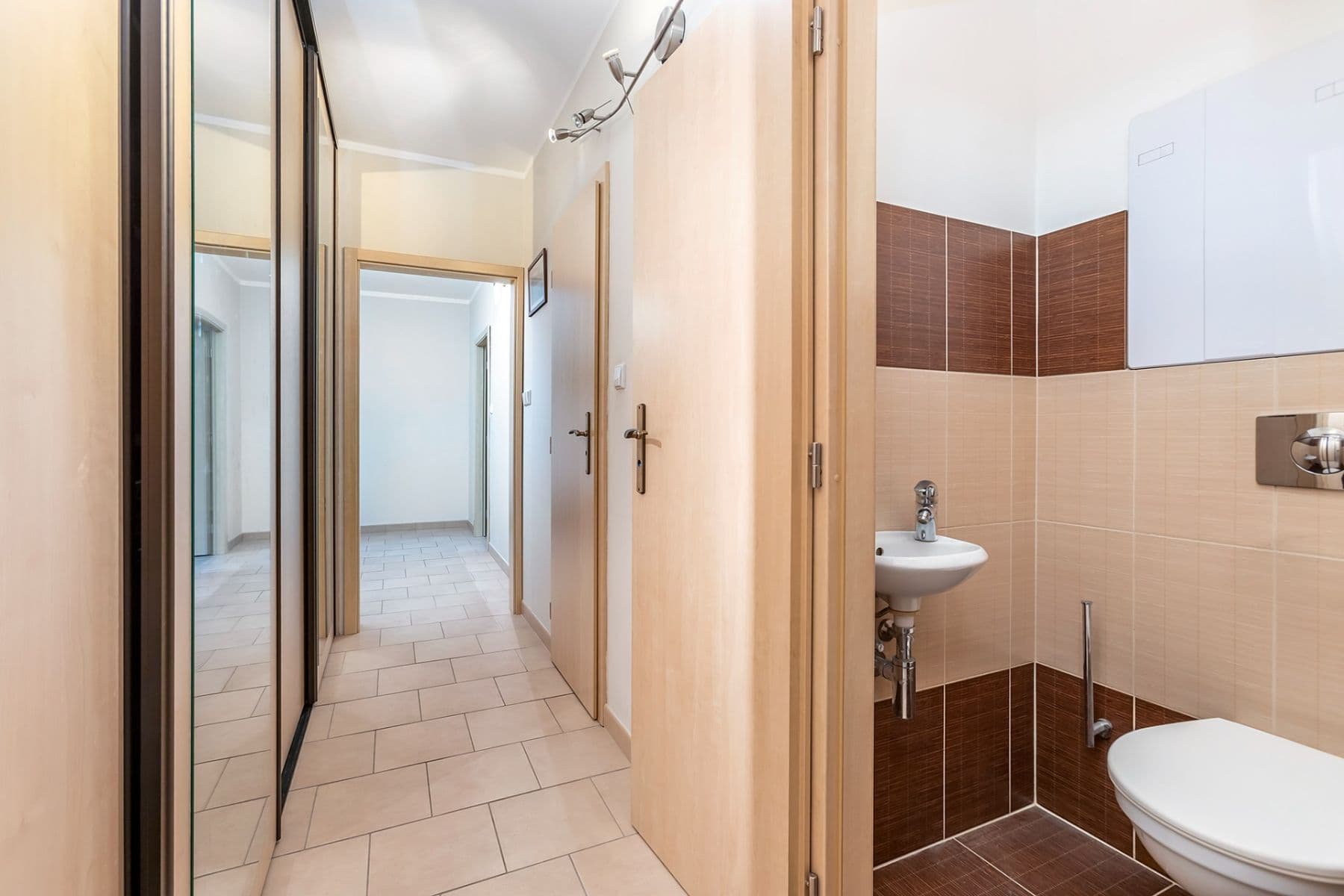 Prodej bytu 2+1 74 m², Luďka Matury, Pardubice, Pardubický kraj Prodej bytu 2+1 74 m², Luďka Matury, Pardubice, Pardubický kraj