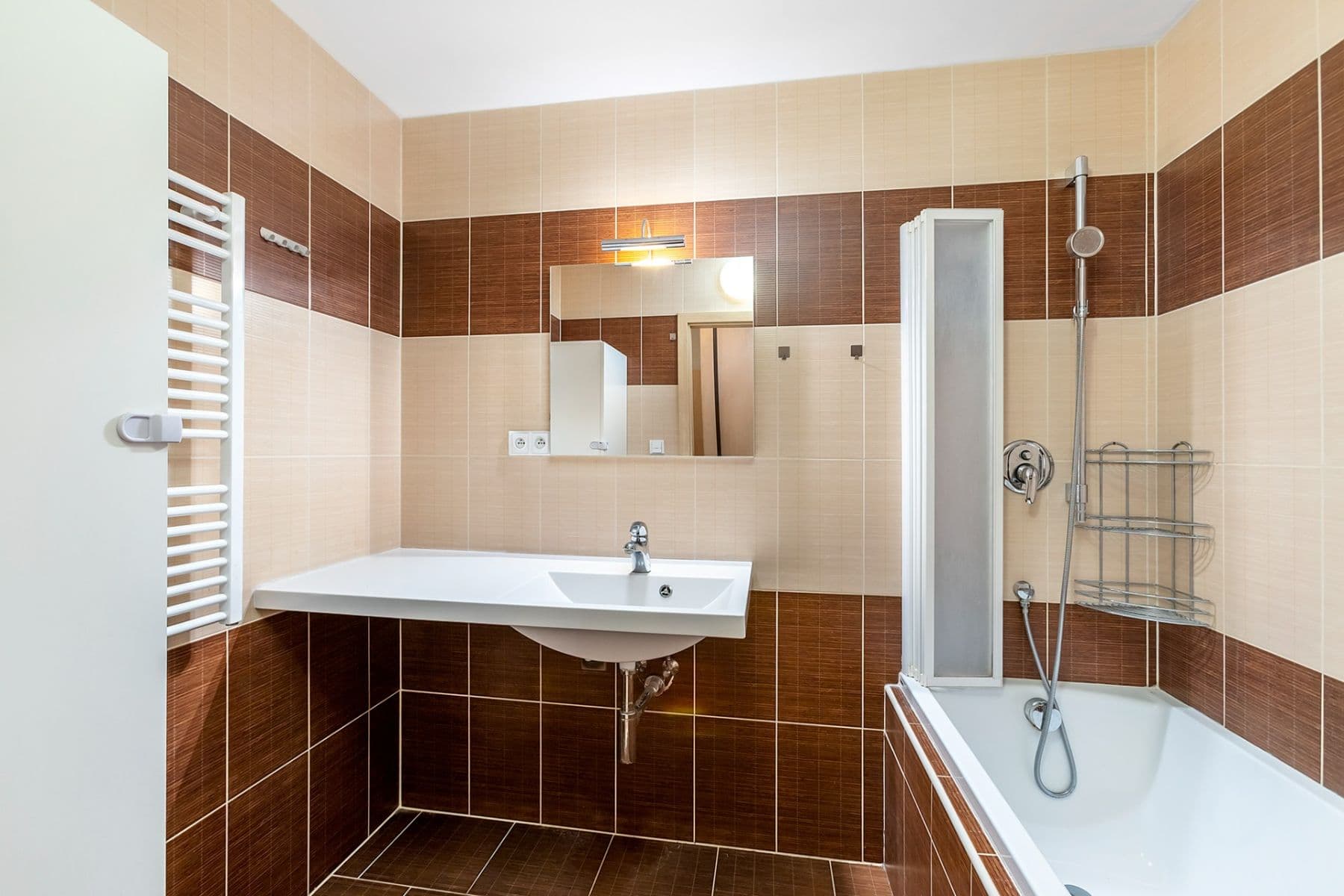 Prodej bytu 2+1 74 m², Luďka Matury, Pardubice, Pardubický kraj Prodej bytu 2+1 74 m², Luďka Matury, Pardubice, Pardubický kraj