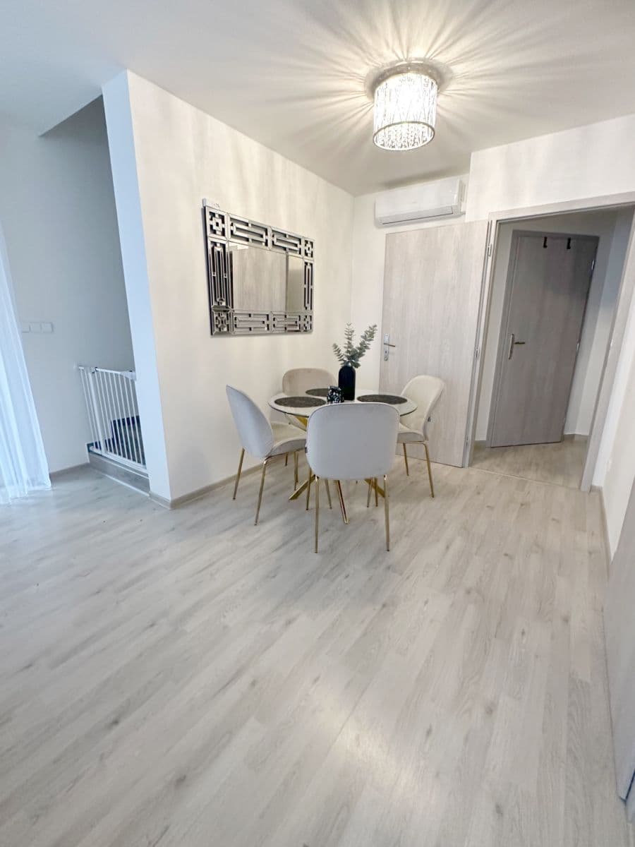 Prodej bytu 3+kk 81 m², K Dobročovicům, Květnice, Středočeský kraj Prodej bytu 3+kk 81 m², K Dobročovicům, Květnice, Středočeský kraj