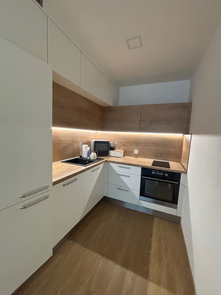 Pronájem bytu 2+kk 47 m², Zvoncovitá, Praha, Praha Pronájem bytu 2+kk 47 m², Zvoncovitá, Praha, Praha