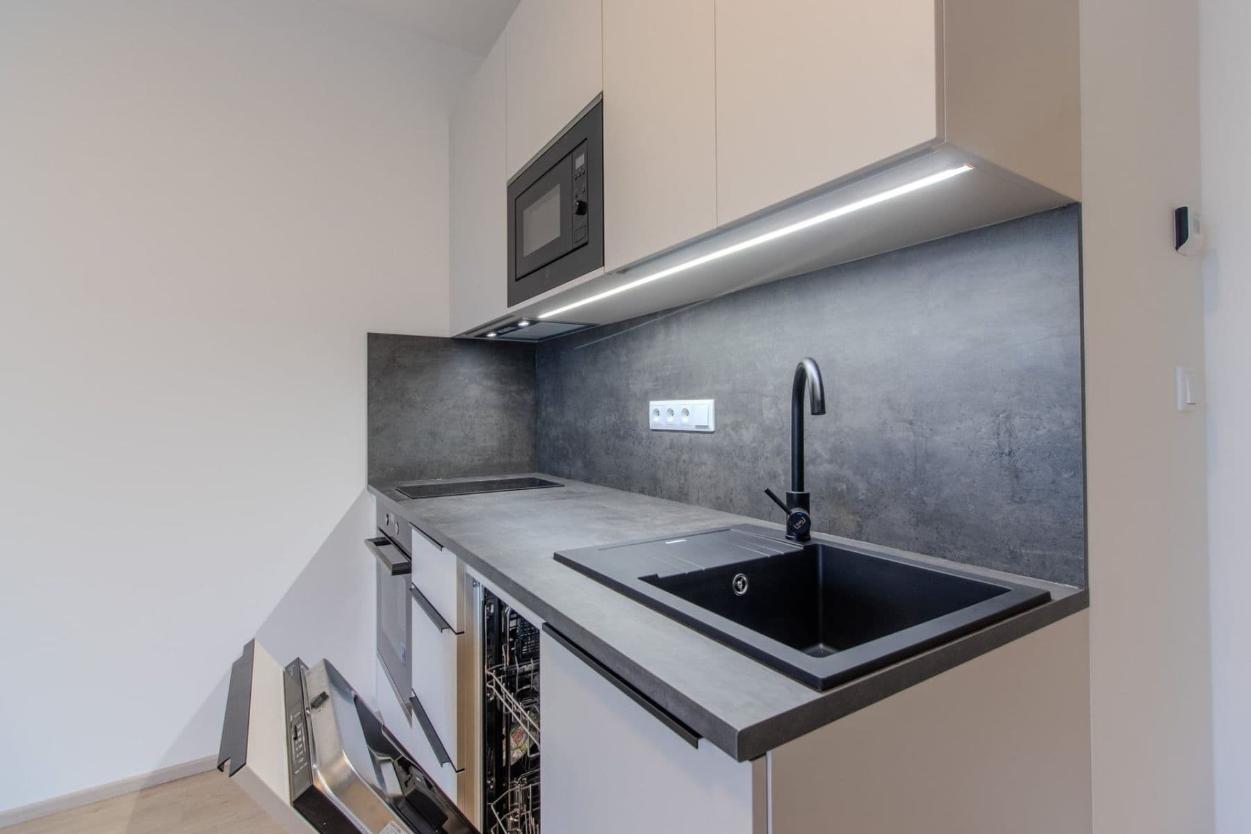 Pronájem bytu 1+kk 33 m², Poděbradská, Praha, Praha Pronájem bytu 1+kk 33 m², Poděbradská, Praha, Praha
