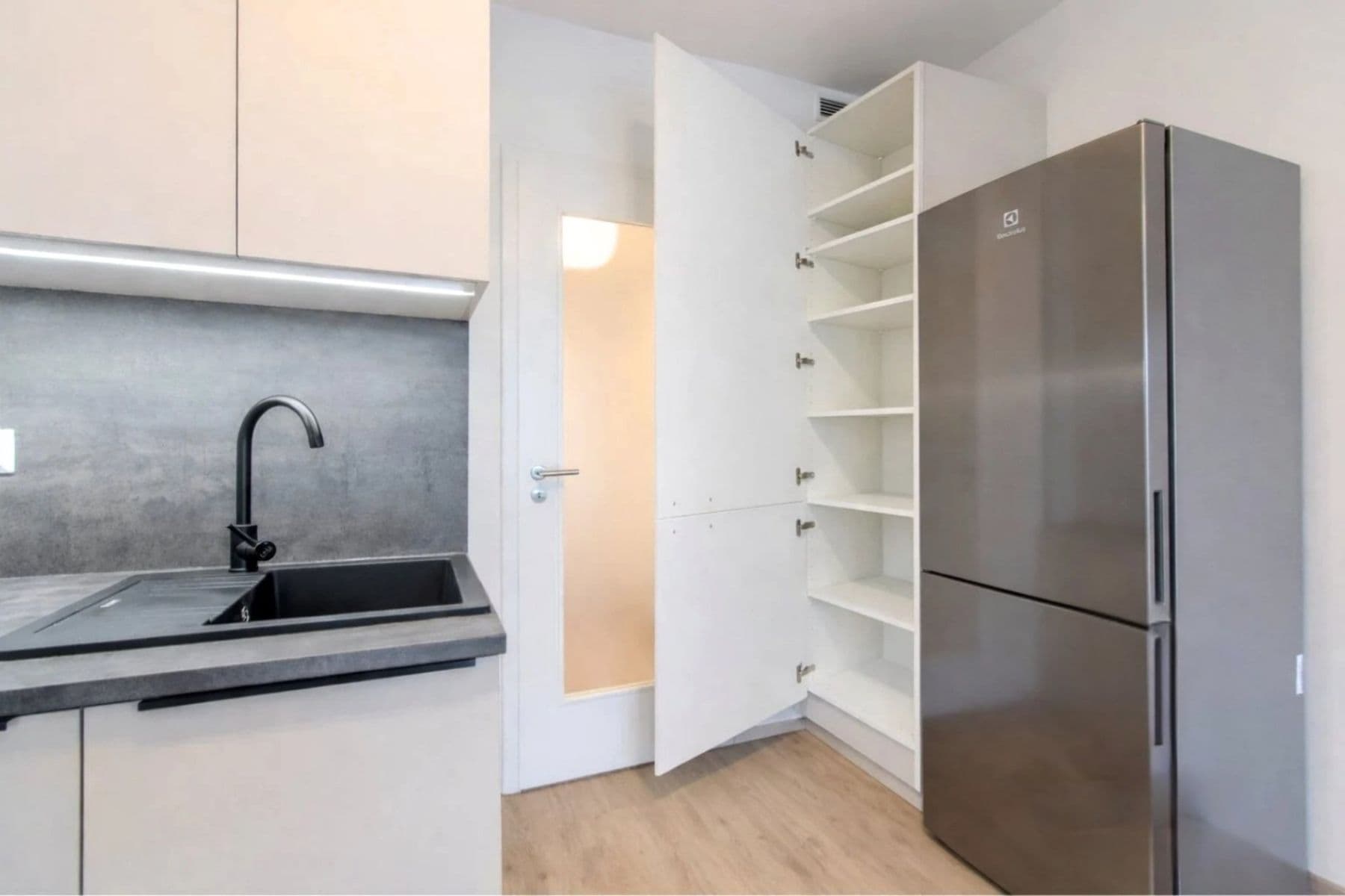 Pronájem bytu 1+kk 33 m², Poděbradská, Praha, Praha Pronájem bytu 1+kk 33 m², Poděbradská, Praha, Praha