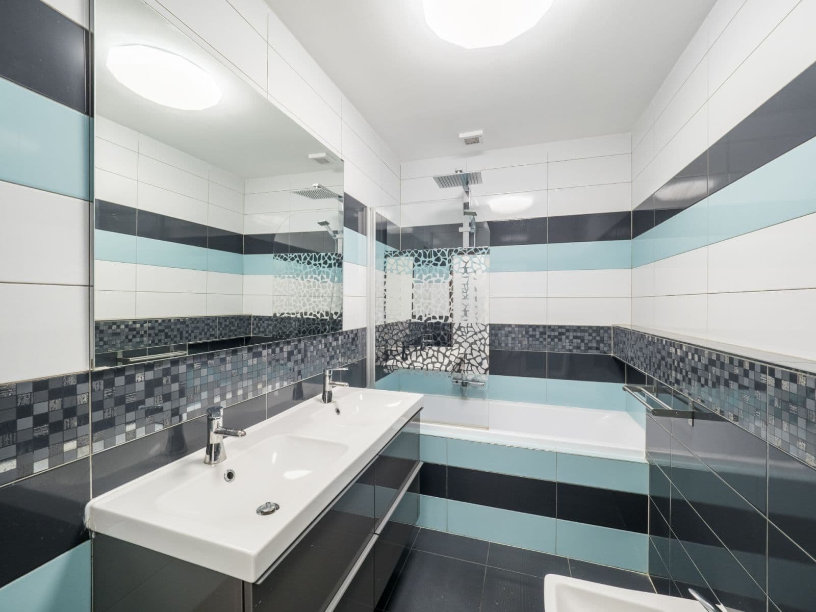 Pronájem domu 136 m², pozemek 67 m², Pod Macalákem, Kralupy nad Vltavou, Středočeský kraj Pronájem domu 136 m², pozemek 67 m², Pod Macalákem, Kralupy nad Vltavou, Středočeský kraj