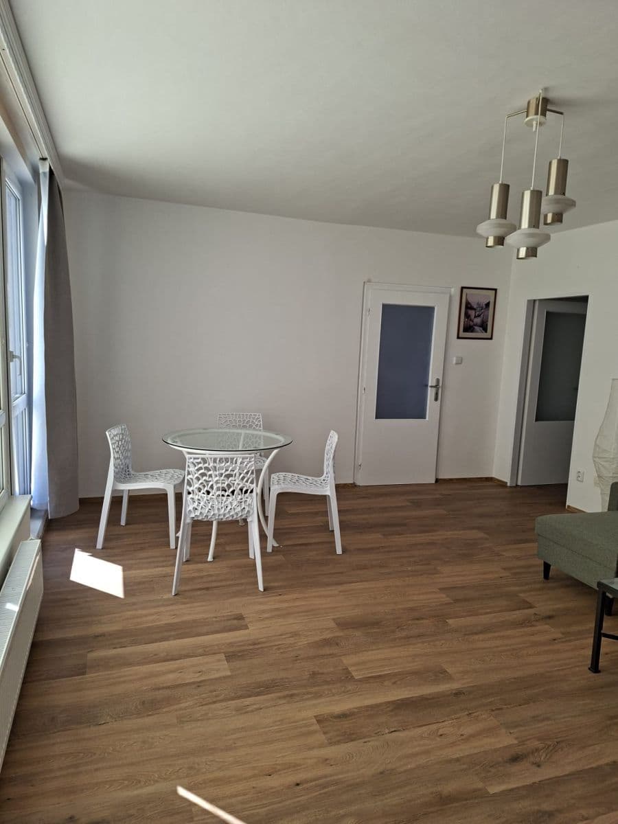 Pronájem bytu 3+1 82 m², Bašteckého, Praha, Praha Pronájem bytu 3+1 82 m², Bašteckého, Praha, Praha