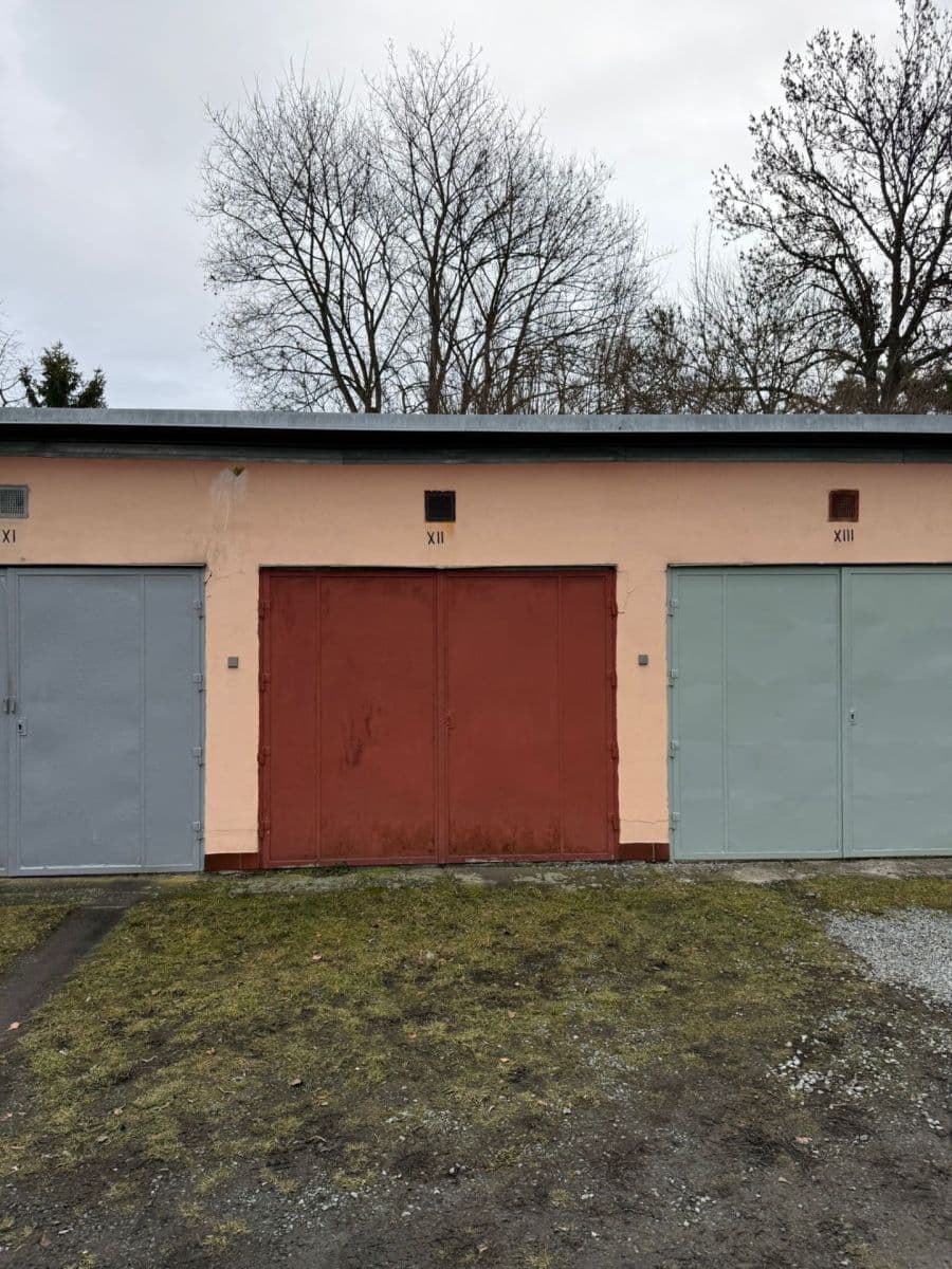 Pronájem garáže 15 m², Dvořákova, Olomouc, Olomoucký kraj Pronájem garáže 15 m², Dvořákova, Olomouc, Olomoucký kraj