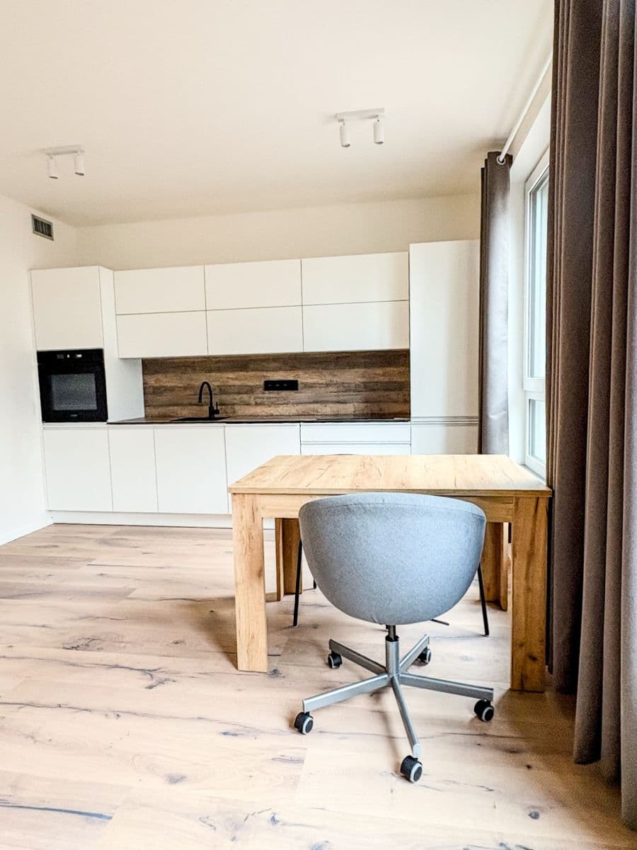 Pronájem bytu 1+kk 29 m², U Komína, Praha, Praha Pronájem bytu 1+kk 29 m², U Komína, Praha, Praha